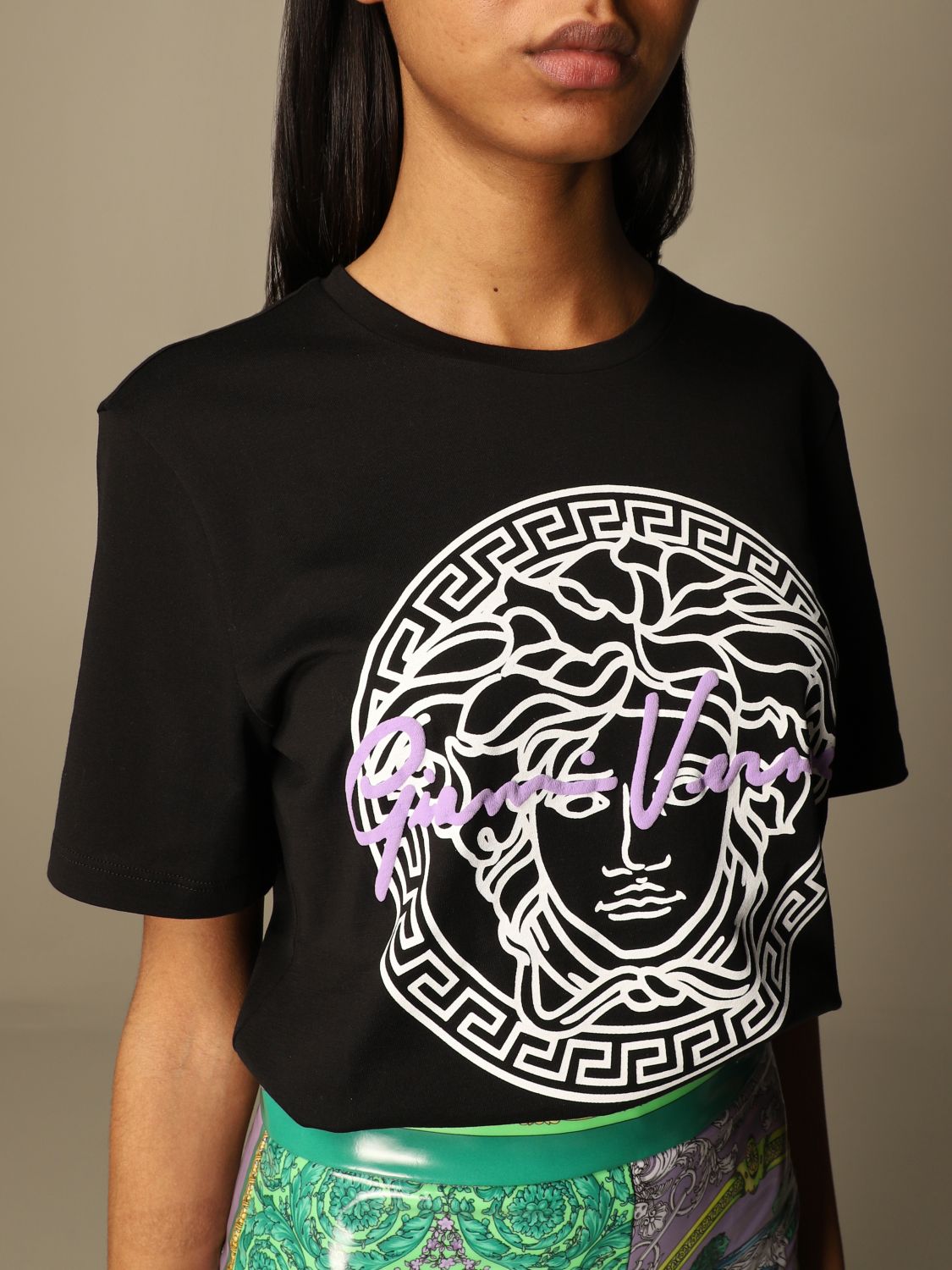 Versace black hotsell medusa t shirt